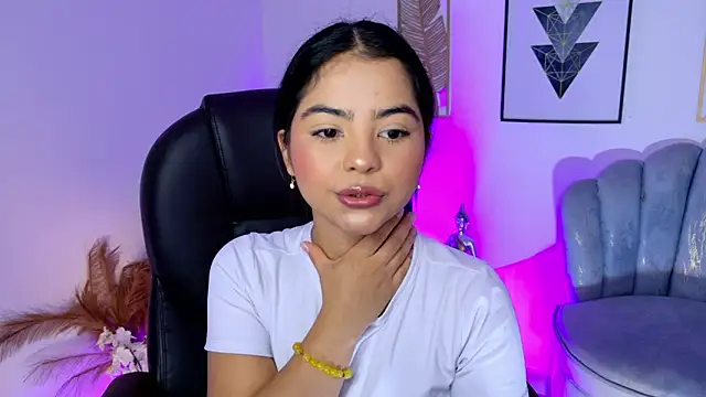 Layla Breezee online show from 04/21/26, 11:05