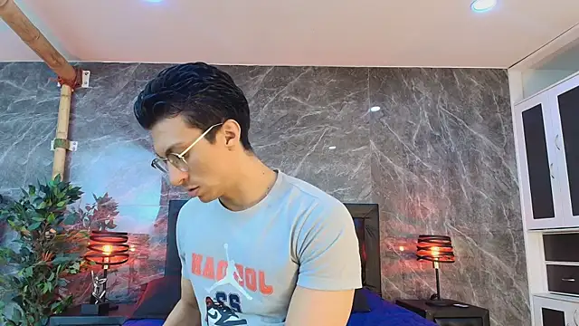Snapshot of ApoloCruz chatting on 05/15/26, 04:08 ApoloCruz online show from 05/15/26, 04:08