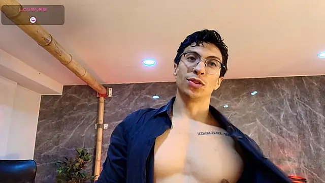 Snapshot of ApoloCruz chatting on 05/25/26, 04:07 ApoloCruz online show from 05/25/26, 04:07