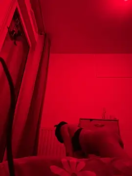 Snapshot of Sakura7575 chatting on 10/16/25, 04:24 Sakura7575 online show from 10/16/25, 04:24