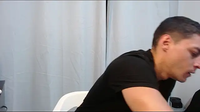 Snapshot of Frank_Millers chatting on 06/12/26, 04:33 Frank Millers online show from 06/12/26, 04:33