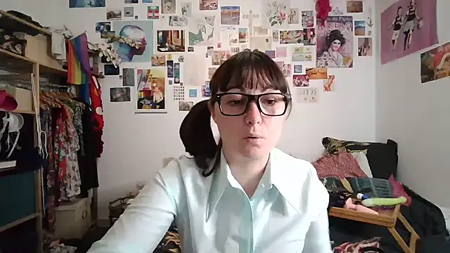 AdorahB3ll3 online show from 03/10/25, 08:12