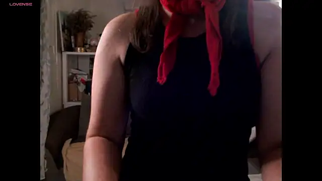 AdorahB3ll3 online show from 09/28/25, 07:08