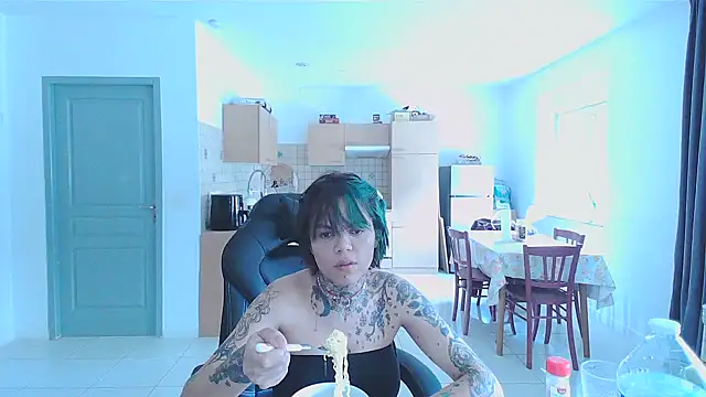 serena  vedette online show from 01/27/25, 12:05