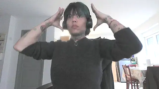 serena  vedette online show from 02/10/25, 07:36