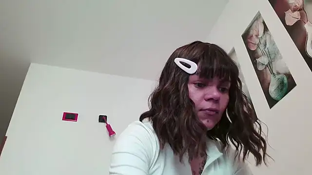 Snapshot of serena__vedette chatting on 05/11/26, 02:45 serena vedette online show from 05/11/26, 02:45