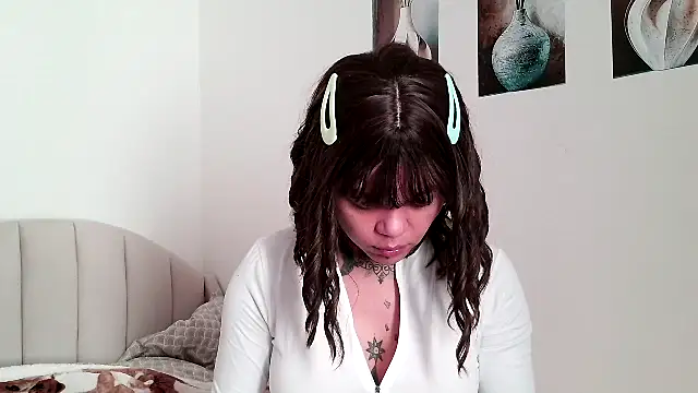 Snapshot of serena__vedette chatting on 05/19/26, 07:58 serena vedette online show from 05/19/26, 07:58