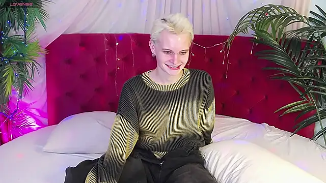 Snapshot of DemianEnglen chatting on 02/01/25, 11:37 DemianEnglen online show from 02/01/25, 11:37