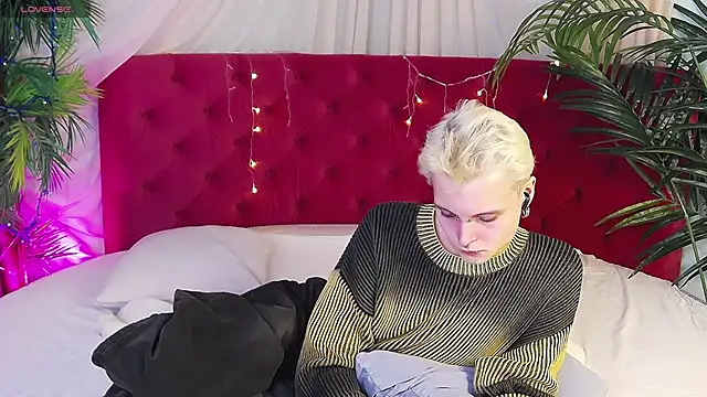 Snapshot of DemianEnglen chatting on 02/02/25, 02:38 DemianEnglen online show from 02/02/25, 02:38