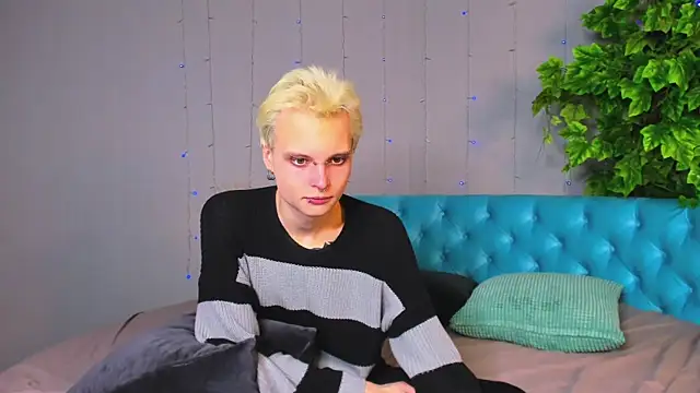 Snapshot of DemianEnglen chatting on 02/02/25, 11:42 DemianEnglen online show from 02/02/25, 11:42