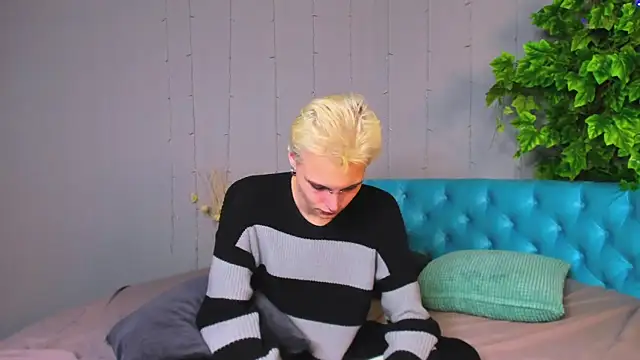 Snapshot of DemianEnglen chatting on 02/03/25, 02:47 DemianEnglen online show from 02/03/25, 02:47