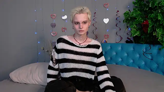 Snapshot of DemianEnglen chatting on 02/20/25, 03:01 DemianEnglen online show from 02/20/25, 03:01