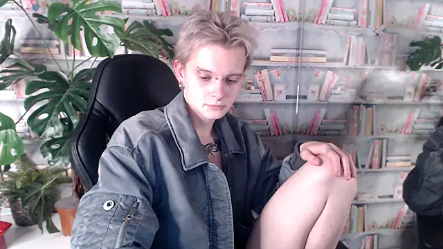 Snapshot of DemianEnglen chatting on 03/15/25, 08:32 DemianEnglen online show from 03/15/25, 08:32