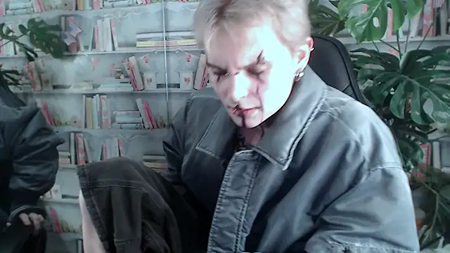 Snapshot of DemianEnglen chatting on 03/19/25, 02:27 DemianEnglen online show from 03/19/25, 02:27