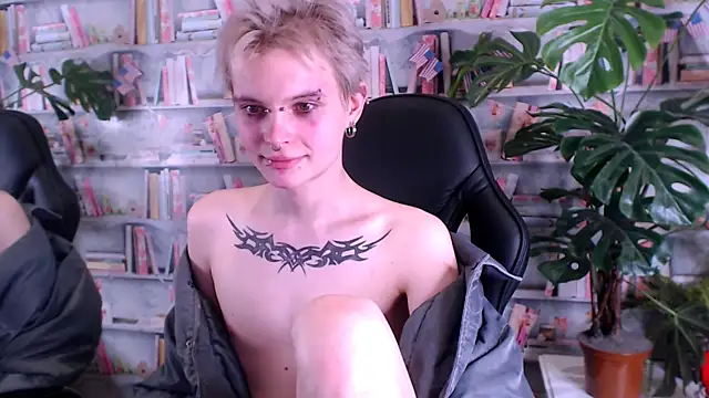 Snapshot of DemianEnglen chatting on 03/20/25, 05:35 DemianEnglen online show from 03/20/25, 05:35