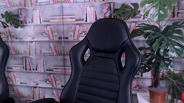 Snapshot of DemianEnglen chatting on 03/20/25, 08:42 DemianEnglen online show from 03/20/25, 08:42