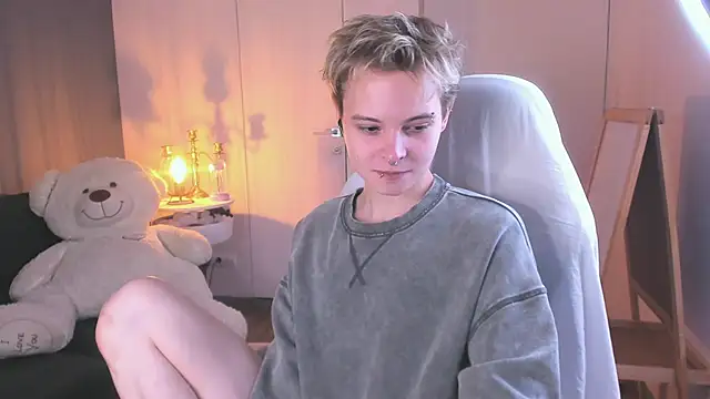 Snapshot of DemianEnglen chatting on 09/13/25, 06:18 DemianEnglen online show from 09/13/25, 06:18