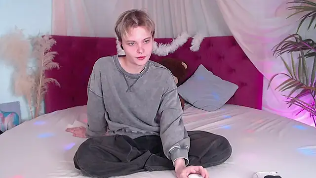 Snapshot of DemianEnglen chatting on 09/23/25, 09:51 DemianEnglen online show from 09/23/25, 09:51