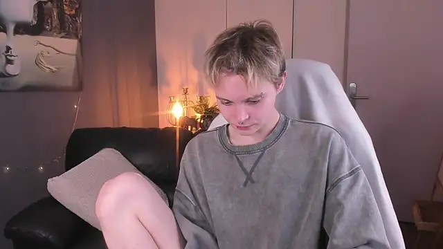 Snapshot of DemianEnglen chatting on 09/27/25, 01:27 DemianEnglen online show from 09/27/25, 01:27