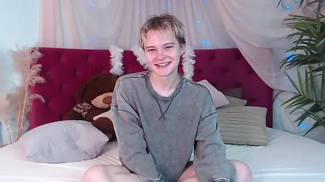 Snapshot of DemianEnglen chatting on 10/08/25, 09:45 DemianEnglen online show from 10/08/25, 09:45