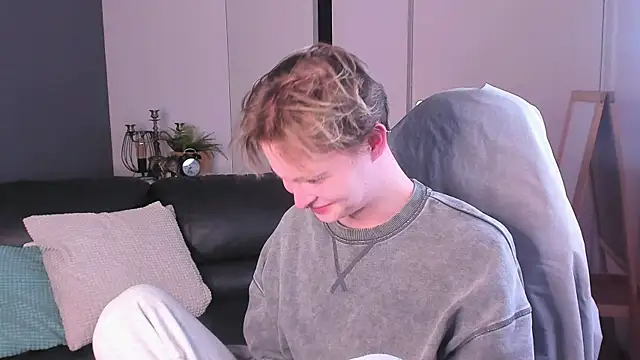 Snapshot of DemianEnglen chatting on 10/15/25, 09:59 DemianEnglen online show from 10/15/25, 09:59