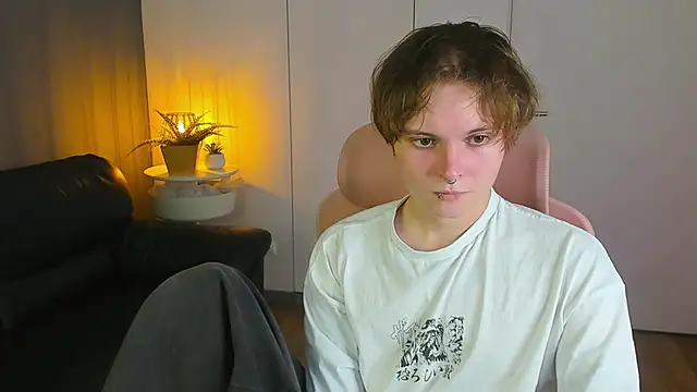 Snapshot of DemianEnglen chatting on 04/06/26, 02:29 DemianEnglen online show from 04/06/26, 02:29