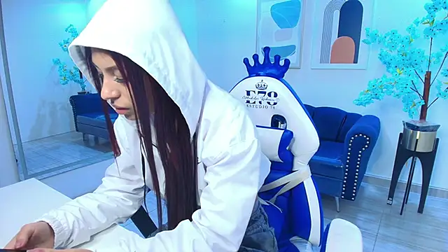 Charlotte ethan online show from 11/11/25, 03:39