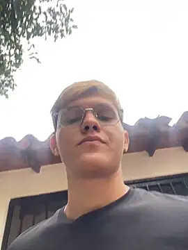 izan 20 online show from 03/20/25, 09:35