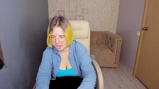 Manic pixie  online show from 01/25/25, 01:30