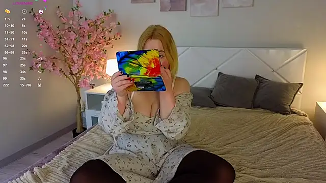 Manic pixie  online show from 02/20/25, 04:03