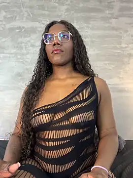Snapshot of Alaia_Colins chatting on 06/10/26, 12:33 Alaia Colins online show from 06/10/26, 12:33