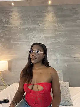 Snapshot of Alaia_Colins chatting on 06/22/26, 04:20 Alaia Colins online show from 06/22/26, 04:20