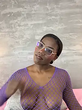 Snapshot of Alaia_Colins chatting on 07/15/26, 01:55 Alaia Colins online show from 07/15/26, 01:55