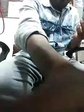 Snapshot of RaviRoy2326 chatting on 02/09/25, 02:40 RaviRoy2326 online show from 02/09/25, 02:40