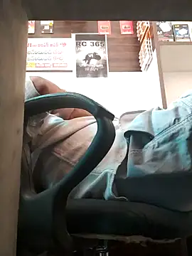 Snapshot of RaviRoy2326 chatting on 02/13/25, 06:41 RaviRoy2326 online show from 02/13/25, 06:41