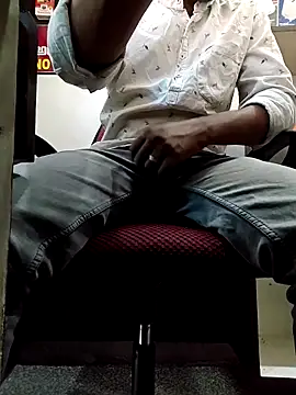 Snapshot of RaviRoy2326 chatting on 03/06/26, 06:43 RaviRoy2326 online show from 03/06/26, 06:43