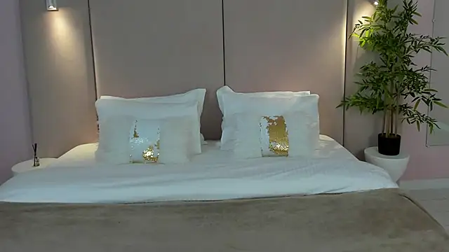 SandraTucker online show from 11/23/25, 02:55