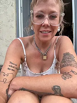 Snapshot of I_am_babydoll chatting on 05/01/26, 01:43 I am babydoll online show from 05/01/26, 01:43
