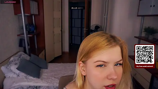 LynetHakes online show from 09/26/25, 04:05