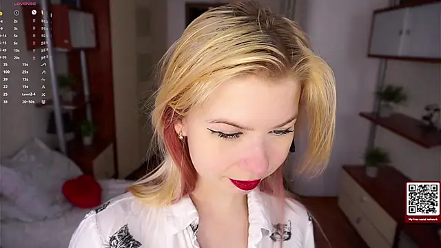 LynetHakes online show from 12/21/25, 09:22