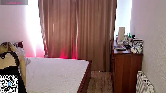 LynetHakes online show from 04/15/26, 06:20