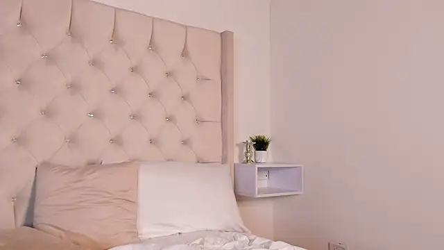 bella bloomg online show from 01/24/25, 10:19