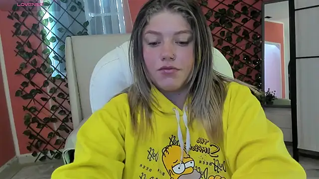 Snapshot of alaia_greyy chatting on 05/14/26, 12:45 alaia greyy online show from 05/14/26, 12:45