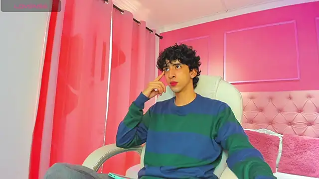 Snapshot of Alezzandro_ chatting on 01/24/25, 02:19 Alezzandro online show from 01/24/25, 02:19