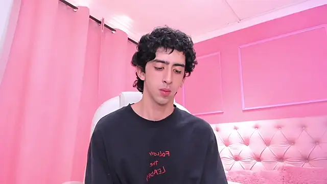 Snapshot of Alezzandro_ chatting on 02/03/25, 05:14 Alezzandro online show from 02/03/25, 05:14