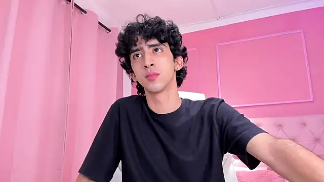 Snapshot of Alezzandro_ chatting on 02/04/25, 02:32 Alezzandro online show from 02/04/25, 02:32