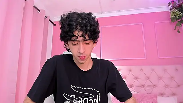 Snapshot of Alezzandro_ chatting on 02/05/25, 01:54 Alezzandro online show from 02/05/25, 01:54