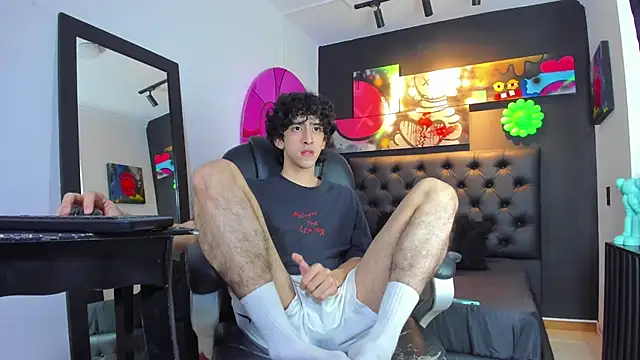 Snapshot of Alezzandro_ chatting on 02/24/25, 02:48 Alezzandro online show from 02/24/25, 02:48