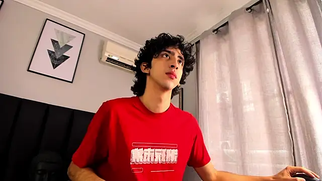 Snapshot of Alezzandro_ chatting on 03/06/25, 01:57 Alezzandro online show from 03/06/25, 01:57