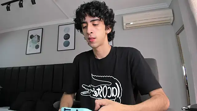 Snapshot of Alezzandro_ chatting on 03/07/25, 02:23 Alezzandro online show from 03/07/25, 02:23